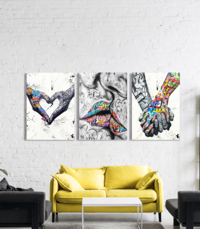 Σύνθεση Με Πίνακες Καμβάδες 70x50 - 3 Τεμάχια - Street Graffiti Art Heart Kiss Hand