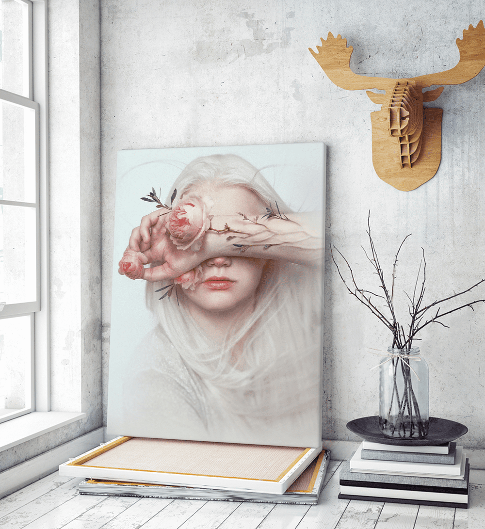 Πίνακας σε Καμβά : Lady With Flowers Πίνακας σε Καμβά : Lady With Flowers