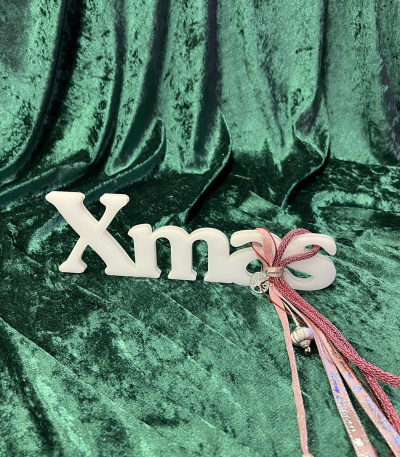 ΧΡΙΣΤΟΥΓΕΝΝΙΑΤΙΚΟ ΔΙΑΚΟΣΜΗΤΙΚΟ XMAS ΑΠΟ PLEXIGLASS ΜΕ ΣΤΟΛΙΣΜΟ ΛΕΥΚΟ - ΡΟΖ 26x8 - 1cm